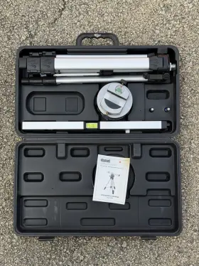 82895 BUSHNELL Laser Level Telescoping Tripod