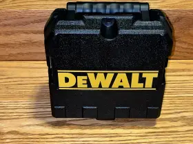DW088CG DEWALT Leveling Cross Line Laser Level #2