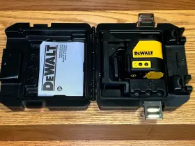 DW088CG DEWALT Leveling Cross Line Laser Level
