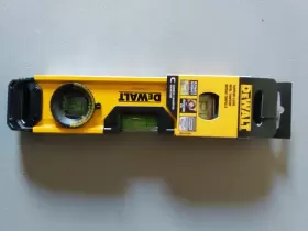 DWHT43003 DEWALT Magnetic Torpedo Level