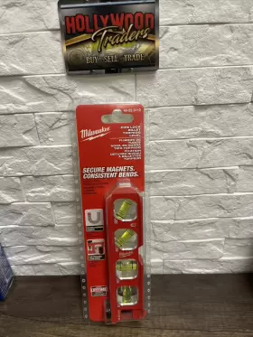 48-22-5110 MILWAUKEE Impact Pipe Lock Billet Torpedo Level